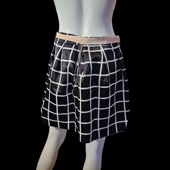 To Be Too Girls Skirt Size 40/XL NWT - Picture 7 of 12